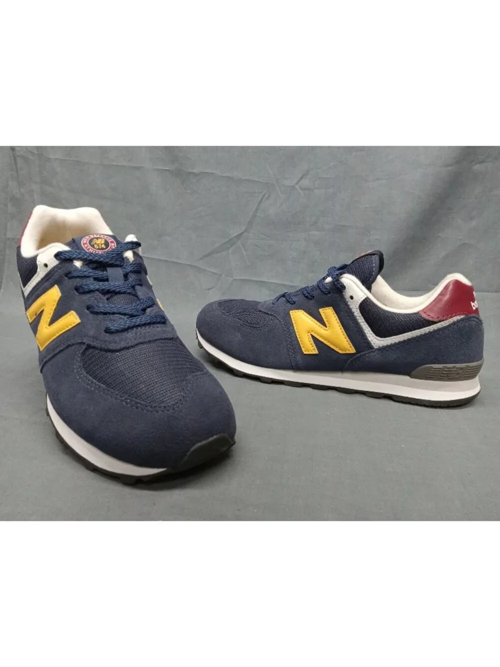 New Balance 574 Athletic Sneakers GC574HW1 Blue Boys Size 5.5 FLOOR MODEL!
